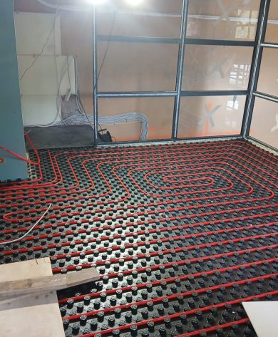 Siltās grīdas ieklāšana